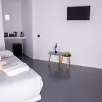 White Cave Apartmanhotel 4*