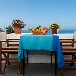 Apartmanhotel White Cave 4*