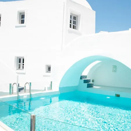 Aparthotel White Cave 3*