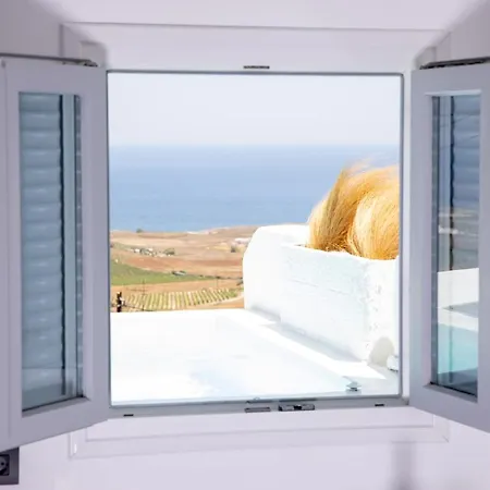 White Cave Oia (Santorini)