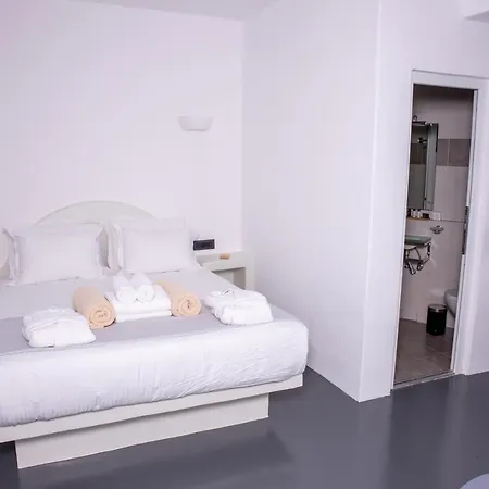 White Cave Aparthotel