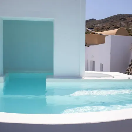 White Cave Oia (Santorini)