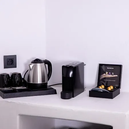 Aparthotel White Cave 3*