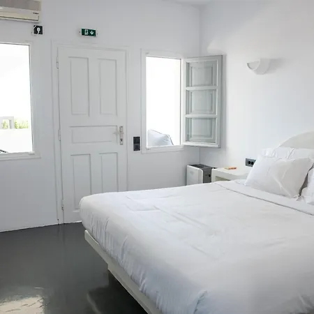 Aparthotel White Cave 3*