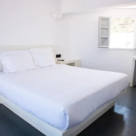 White Cave Aparthotel Oia (Santorini)