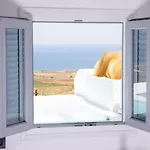 White Cave Οία
