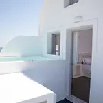 White Cave Ξενοδοχείο με διαμερίσματα 4*