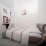 Ξενοδοχείο με διαμερίσματα White Cave
