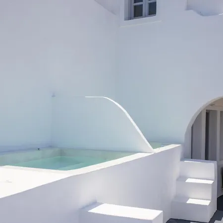 White Cave 3* Oia