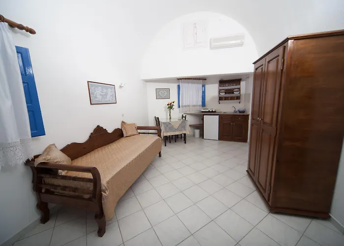 Ξενοδοχείο με διαμερίσματα White Cave 4*