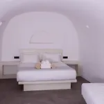 White Cave 4* Oia