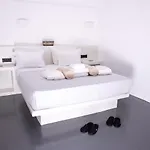 Hotel apartamentowy White Cave 4*
