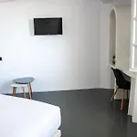 White Cave 4*