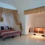White Cave Lejlighedshotel 4*