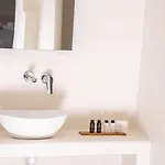 Lejlighedshotel White Cave 4*