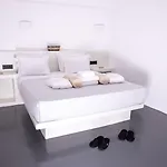 White Cave Lejlighedshotel 4*