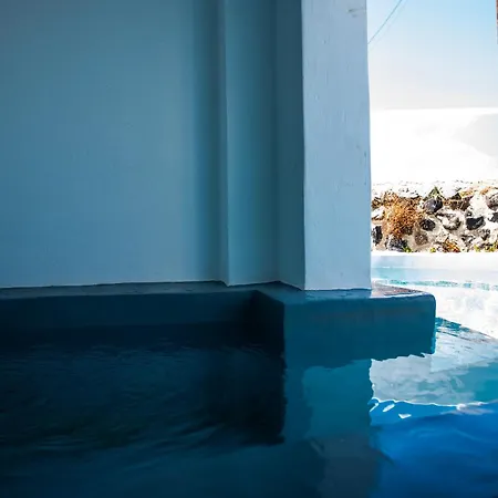 Lejlighedshotel White Cave 4*