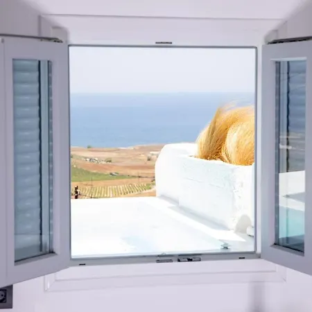 White Cave Oia (Santorini)