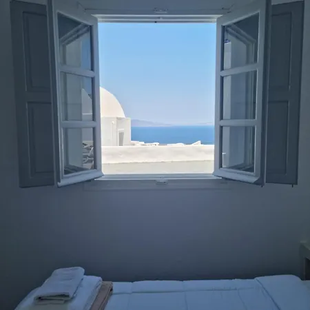アパートホテル White Cave イア