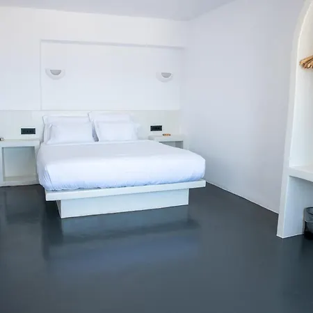 White Cave 4*