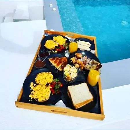 White Cave 4* Oia (Santorini)