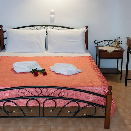 アパートホテル White Cave イア