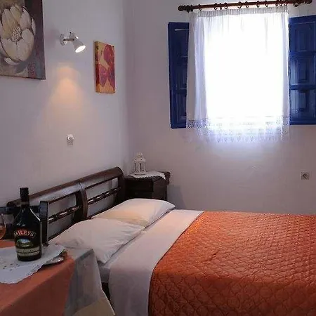 White Cave アパートホテル