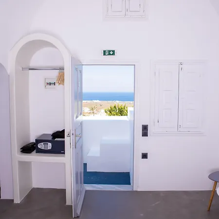 White Cave Aparthotel Oia (Santorini)