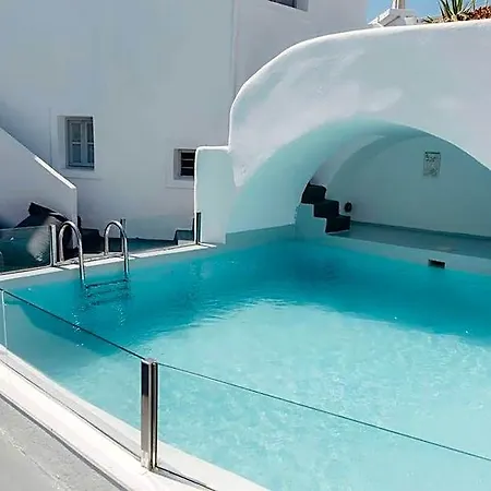 Aparthotel White Cave 4*