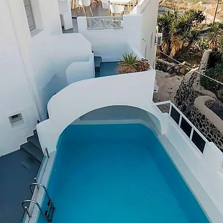 White Cave 4*