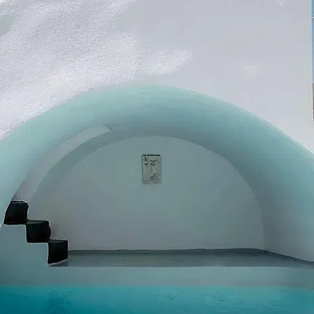 White Cave 4*