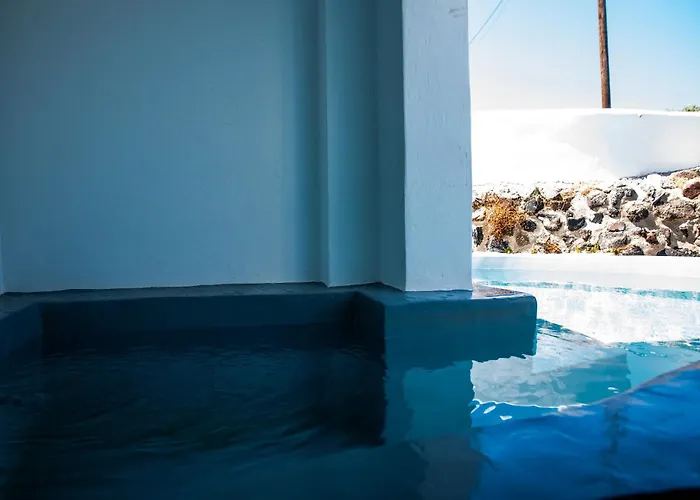 Apartmanhotel White Cave 4*