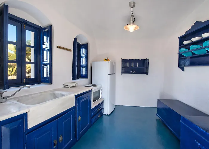 White Cave Aparthotel