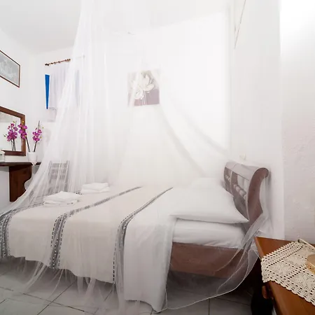 Apartmanhotel White Cave 4*