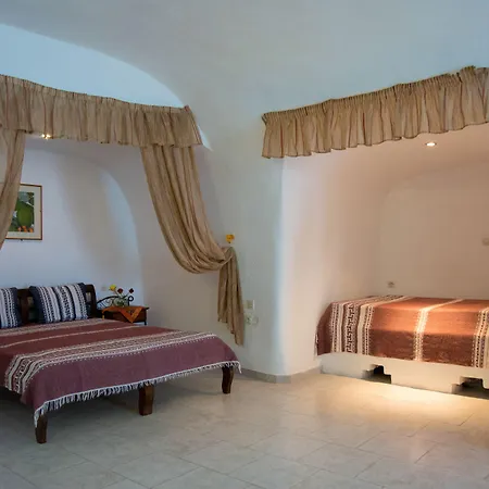 White Cave Apartmanhotel 4*