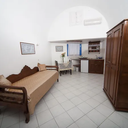 Apartmanhotel White Cave 4*