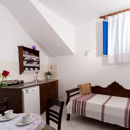 Apartmanhotel White Cave Ía