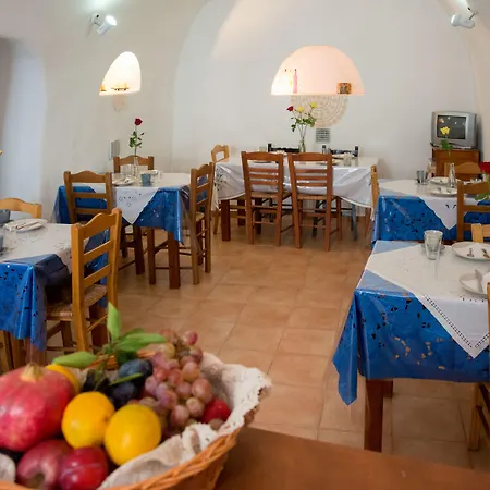 Apartmanhotel White Cave 4*