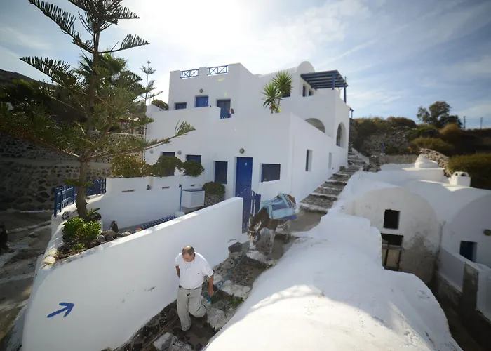 White Cave Apartahotel 4*