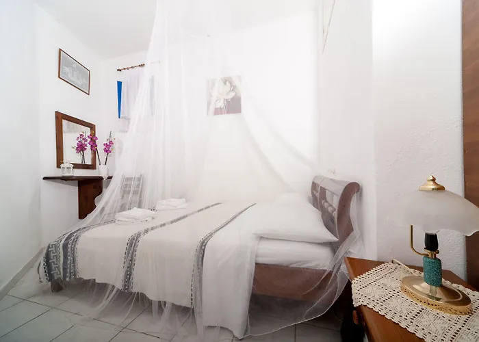 Apartahotel White Cave 4*