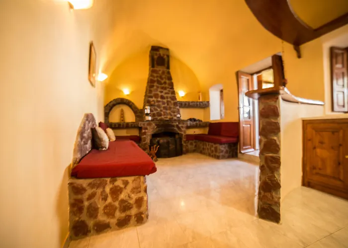 White Cave 4* Oia (Santorini)