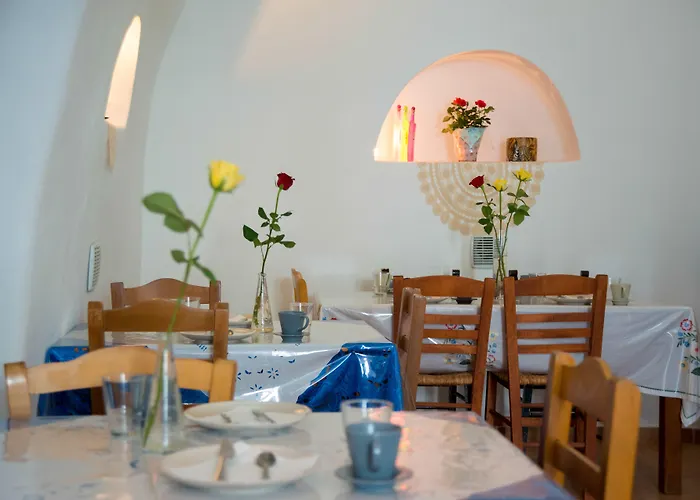 White Cave Apartahotel 4*