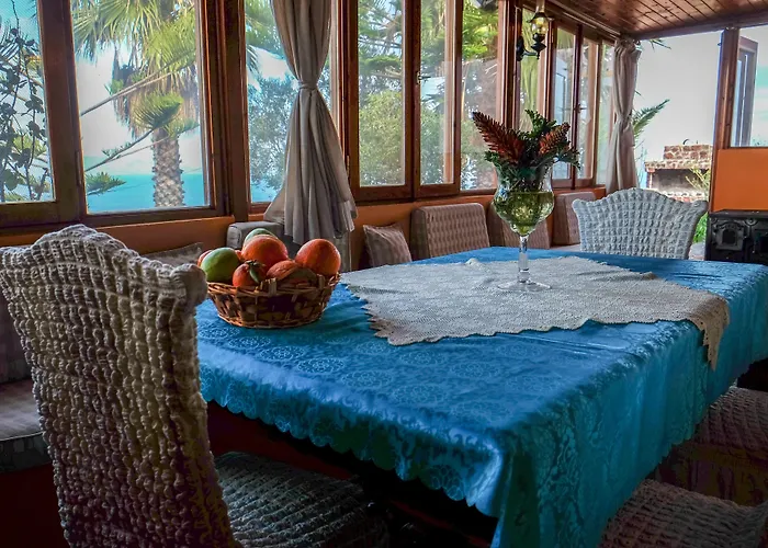 White Cave Oia (Santorini)