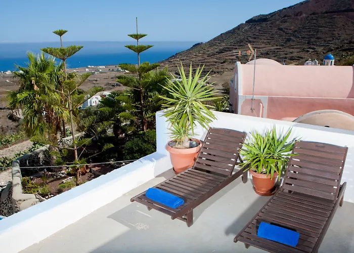 White Cave Apartahotel