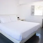 White Cave Aparthotel Oia