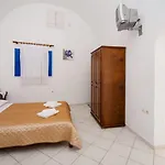 White Cave Aparthotel 4*