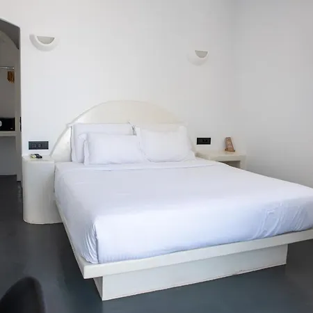 White Cave Aparthotel 4*