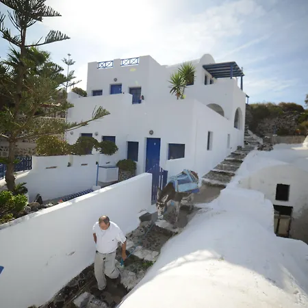 White Cave Aparthotel 4*